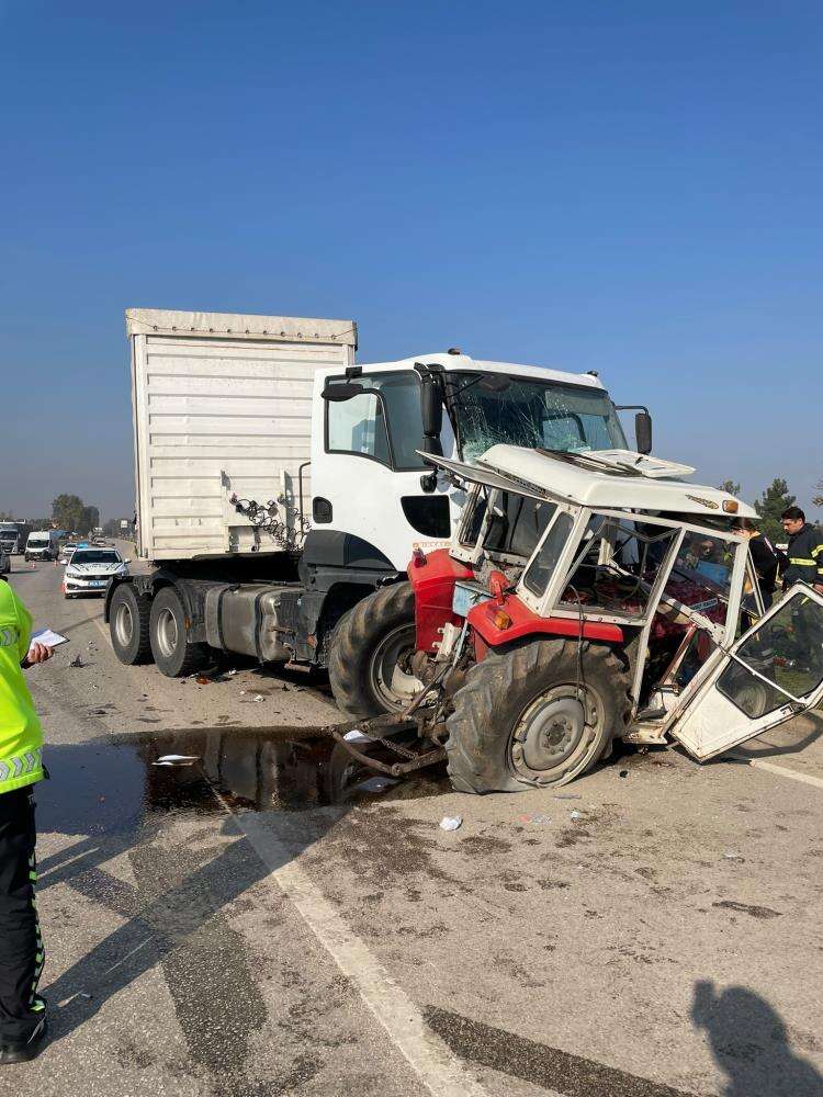 Askeri TIR traktörle çarpıştı! Karı koca hayatını kaybetti 7